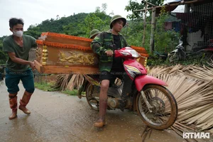 Lao Cai Flash Flood Tragedy: Mourning and Mountain Burials for Victims - image 7