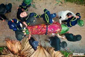 Lao Cai Flash Flood Tragedy: Mourning and Mountain Burials for Victims - image 2
