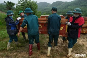 Lao Cai Flash Flood Tragedy: Mourning and Mountain Burials for Victims - image 5