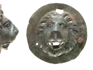 Ancient 1,900-Year-Old Tomb Reveals Mysterious Lion-Head Artifact - image 9