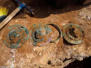 Ancient 1,900-Year-Old Tomb Reveals Mysterious Lion-Head Artifact - image 2