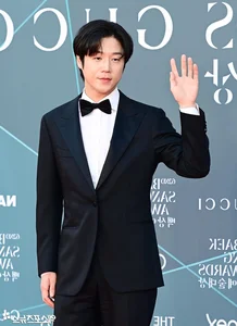 Red Carpet Glamour: Stars Shine at the 62nd Baeksang Arts Awards Gallery - image 24