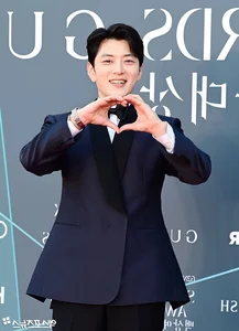 Red Carpet Glamour: Stars Shine at the 62nd Baeksang Arts Awards Gallery - image 25