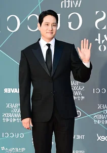 Red Carpet Glamour: Stars Shine at the 62nd Baeksang Arts Awards Gallery - image 13