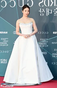 Red Carpet Glamour: Stars Shine at the 62nd Baeksang Arts Awards Gallery - image 38