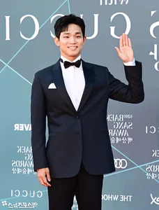 Red Carpet Glamour: Stars Shine at the 62nd Baeksang Arts Awards Gallery - image 11