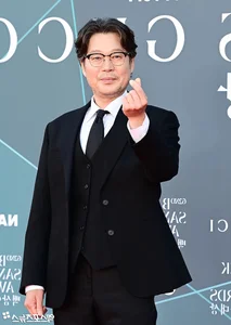 Red Carpet Glamour: Stars Shine at the 62nd Baeksang Arts Awards Gallery - image 43