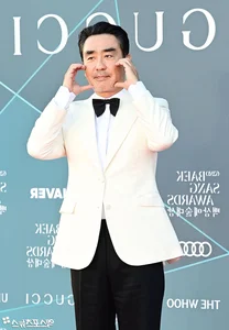 Red Carpet Glamour: Stars Shine at the 62nd Baeksang Arts Awards Gallery - image 9
