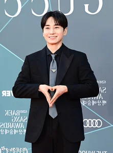 Red Carpet Glamour: Stars Shine at the 62nd Baeksang Arts Awards Gallery - image 37