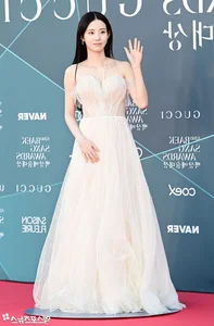 Red Carpet Glamour: Stars Shine at the 62nd Baeksang Arts Awards Gallery - image 27