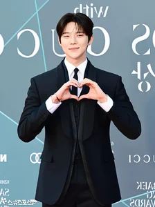 Red Carpet Glamour: Stars Shine at the 62nd Baeksang Arts Awards Gallery - image 16