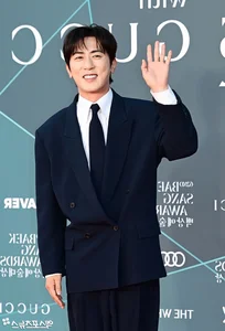 Red Carpet Glamour: Stars Shine at the 62nd Baeksang Arts Awards Gallery - image 4