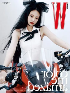Jennie vs Lisa: BLACKPINK Stars Compete for Ultimate K-Pop Charm and Global Influence - image 7