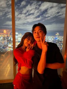 Lisa of BLACKPINK Sparks Rumors with Park Seo Joon Lookalike - image 5