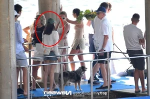 Lisa of BLACKPINK Sparks Rumors with Park Seo Joon Lookalike - image 0