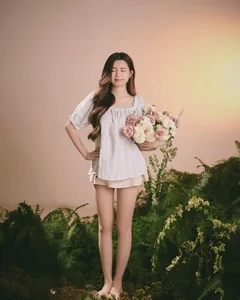 Quyen Linh's Daughter Rocks the Trendy Oversized No-Pants Look - image 8