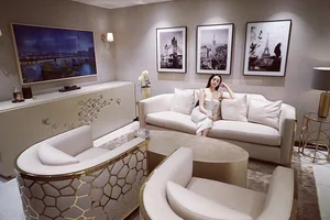 Mansion-Dwelling Beauty Returns to Television After 10-Year Hiatus - image 5