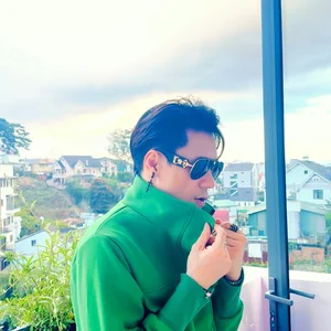 Inside the Luxurious and Quiet Life of Singer Khanh Phuong at 44 - image 3