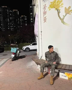 BTS V Sparks Global Social Media Frenzy with Latest Updates - image 0