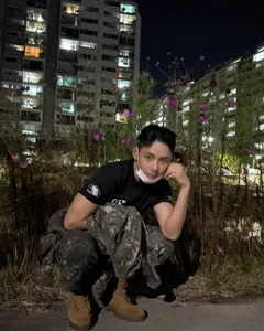 BTS V Sparks Global Social Media Frenzy with Latest Updates - image 3