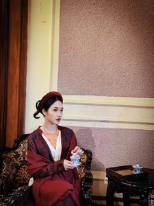 Meet Dieu Thuy: The Breakout Star and Ca Tru Singer in Dao Pho Va Piano - image 1