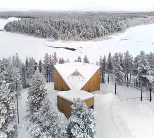Architectural Marvel: The Kite-Shaped Villa Offering Panoramic Nature Views - image 2