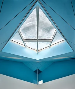 Architectural Marvel: The Kite-Shaped Villa Offering Panoramic Nature Views - image 0
