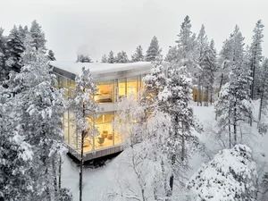 Architectural Marvel: The Kite-Shaped Villa Offering Panoramic Nature Views - image 7
