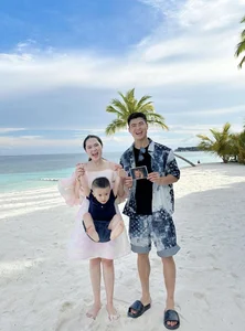 Quynh Anh: Duy Manh's Wife Showcases Elegant Style and Luxurious Maternity Fashion - image 1