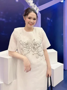 Quynh Anh: Duy Manh's Wife Showcases Elegant Style and Luxurious Maternity Fashion - image 2