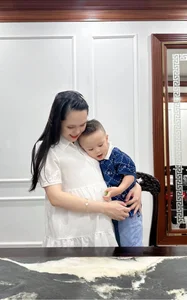 Quynh Anh: Duy Manh's Wife Showcases Elegant Style and Luxurious Maternity Fashion - image 9