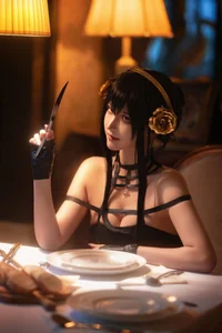 Captivating Yor Forger Cosplay from Spy x Family by Lu Er - image 10