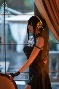 Captivating Yor Forger Cosplay from Spy x Family by Lu Er - image 6