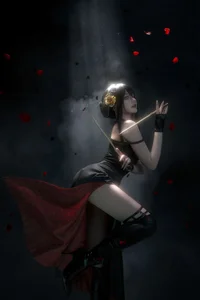 Captivating Yor Forger Cosplay from Spy x Family by Lu Er - image 14