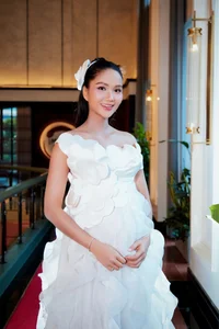 H'Hen Nie Embraces Motherhood: A Peaceful Retreat in Her Hometown - image 5