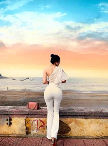 Exploring the Radiant Beauty of Vietnamese Model Oanh Meo: A Collection of Stunning Portraits and Elegant Fashion Moments - image 12