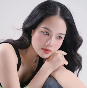 Rising Beauty: Stunning Portraits of a Successful Young Nail Salon Owner - image 6