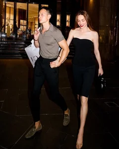 Ho Ngoc Ha and Kim Ly Capture Hearts with Romantic Public Appearance - image 6