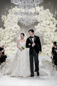 Kim Woo Bin and Kim Ji Won's Viral Wedding Photo Sparks Fan Frenzy - image 1