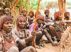 The Mysterious Tribe Where Women Squat on Dry Leaves to Give Birth - image 3