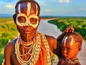 The Mysterious Tribe Where Women Squat on Dry Leaves to Give Birth - image 2