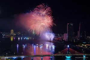 Vietnam vs. Finland: Spectacular Opening Night at the International Fireworks Festival - image 7
