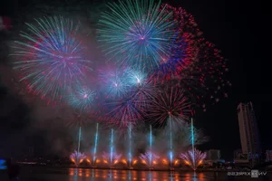 Vietnam vs. Finland: Spectacular Opening Night at the International Fireworks Festival - image 8