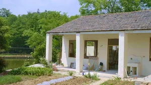 Abandoned Chicken Coop Transformed into a Cozy Cafe-Style Home - image 2