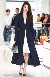 How a U50 Star Outshines Song Hye Kyo with Simple, Elegant Fashion Style - image 3
