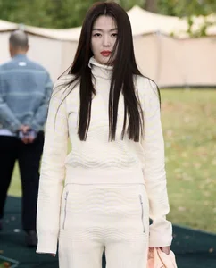 How a U50 Star Outshines Song Hye Kyo with Simple, Elegant Fashion Style - image 5