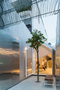 Innovative Narrow Townhouse Designed Like an Airplane Cabin - image 1