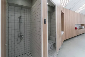 Innovative Narrow Townhouse Designed Like an Airplane Cabin - image 10