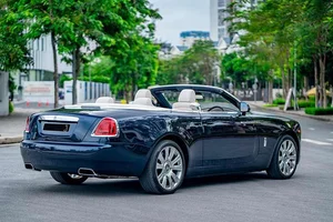 The Ultimate Expression of Luxury: A Closer Look at the Rare Rolls-Royce Dawn V12 Convertible in Stunning Detail - image 6