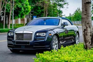 The Ultimate Expression of Luxury: A Closer Look at the Rare Rolls-Royce Dawn V12 Convertible in Stunning Detail - image 10